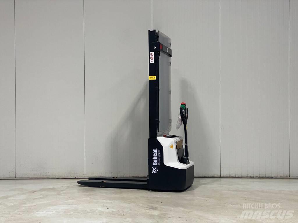 Bobcat LSM12N-7 手推堆垛车