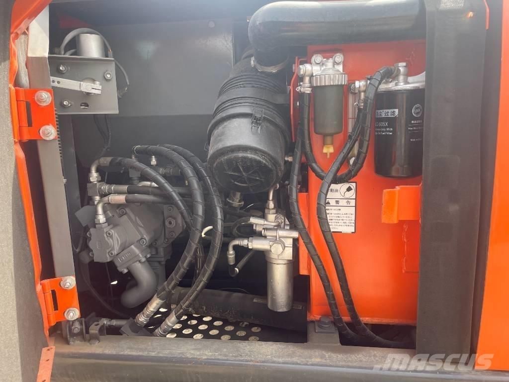 Hitachi ZX 70 中型挖掘机