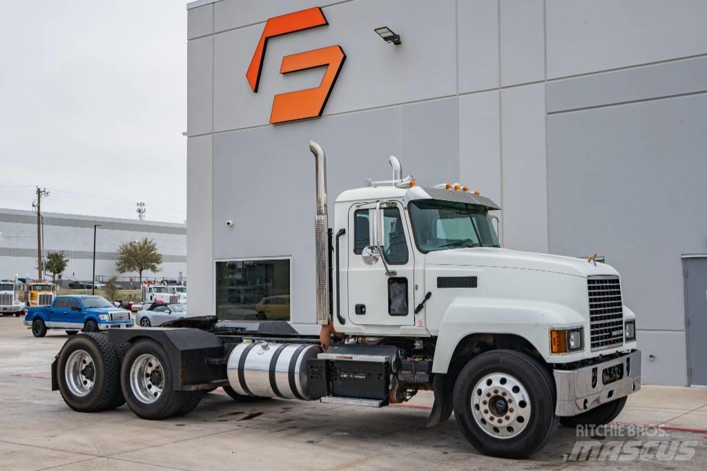 Mack Pinnacle 牵引车