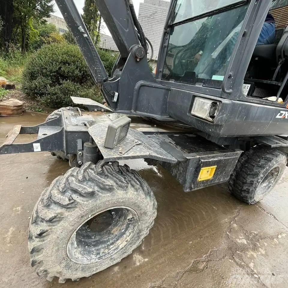 Doosan DX60W 轮式挖掘机