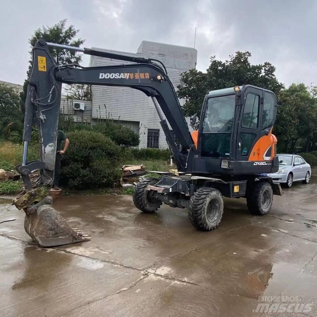 Doosan DX60W 轮式挖掘机