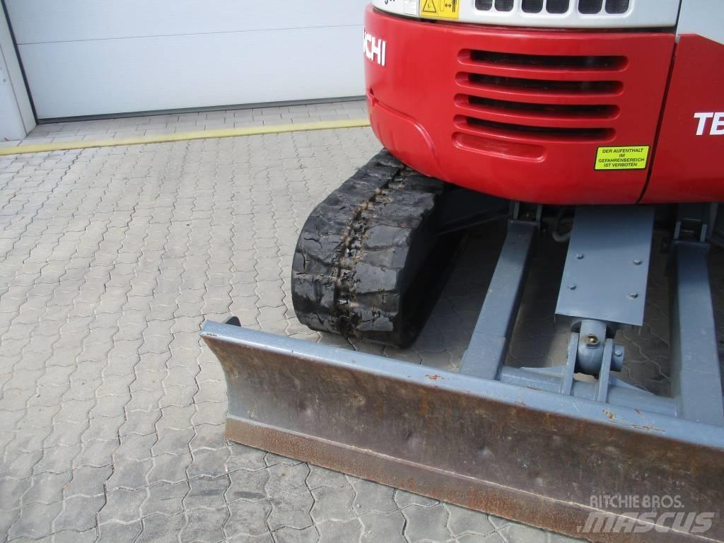 Takeuchi TB 153 FR 小型挖掘机