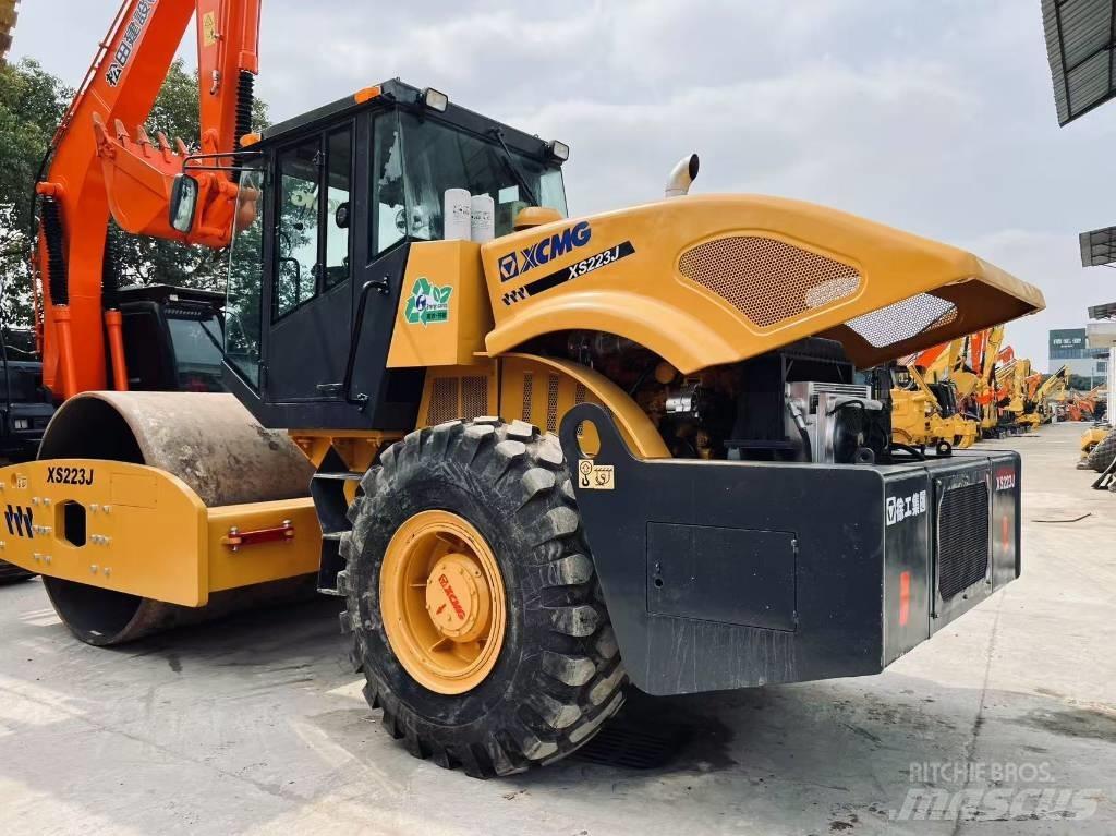 XCMG XS 223 J 单轮压路机