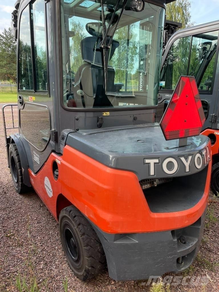 Toyota 52-8FDJF35 柴油叉车