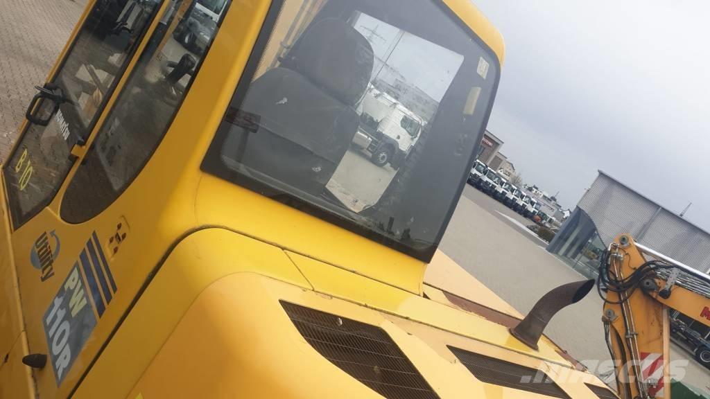 Komatsu PW 110 轮式挖掘机