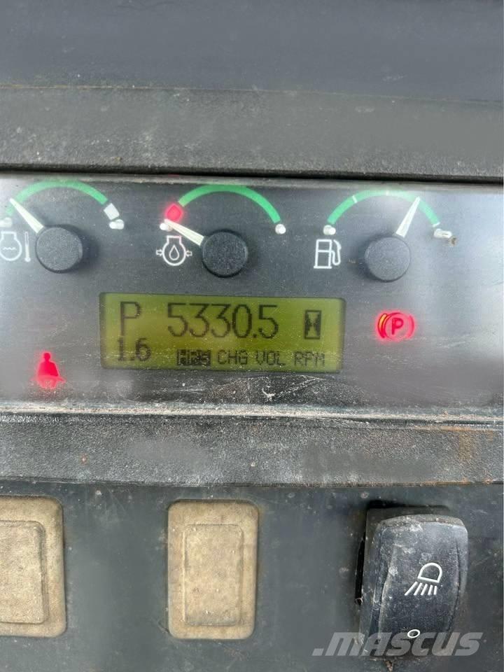 John Deere 650 JLT 履带式推土机