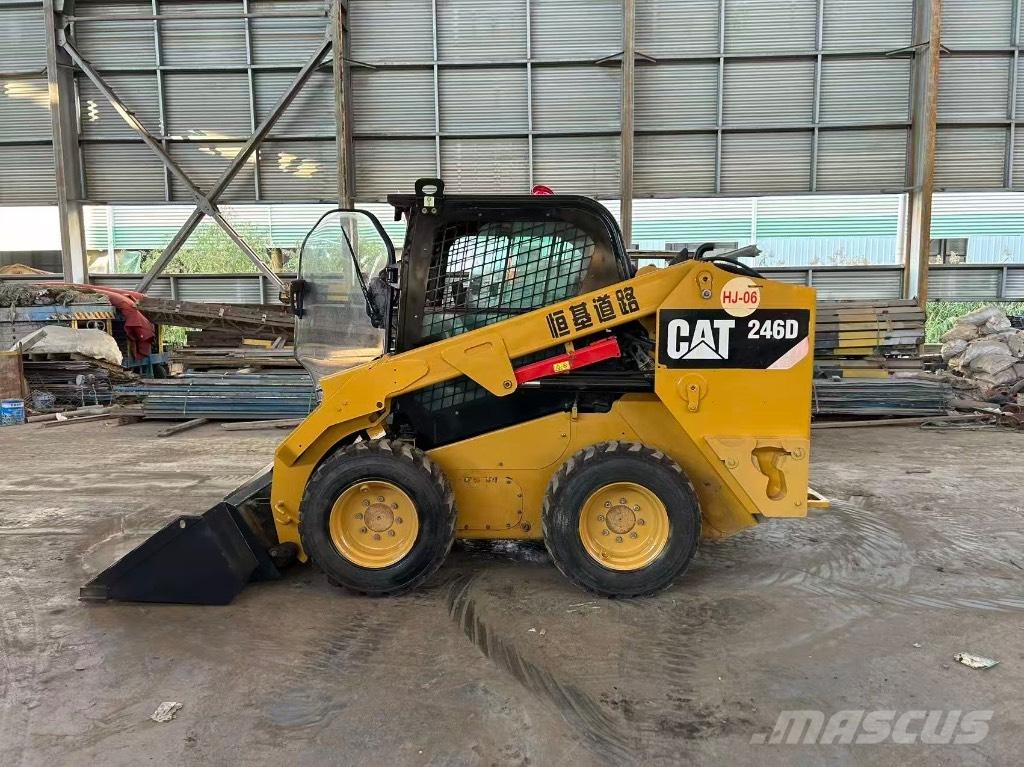 CAT 246 D 滑移装载机
