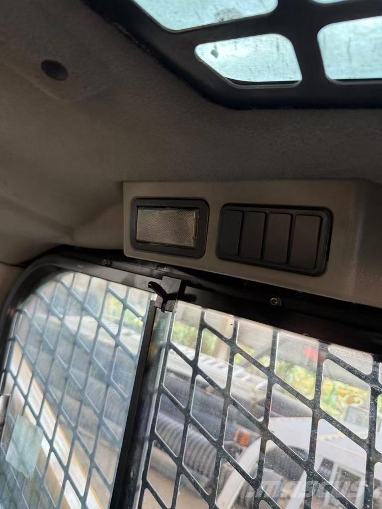 CAT 246 D 滑移装载机