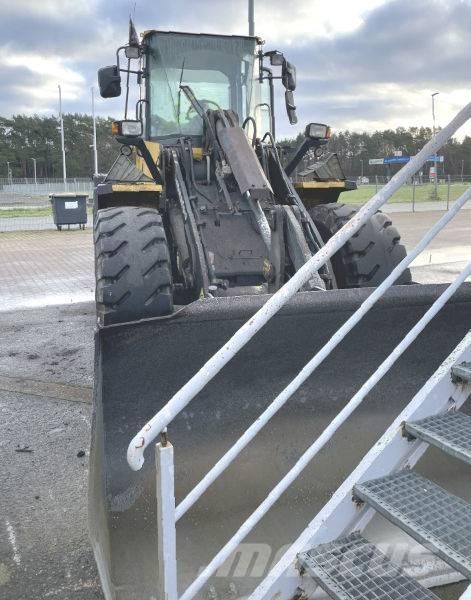 Komatsu WA 200 PT-5 轮式装载机