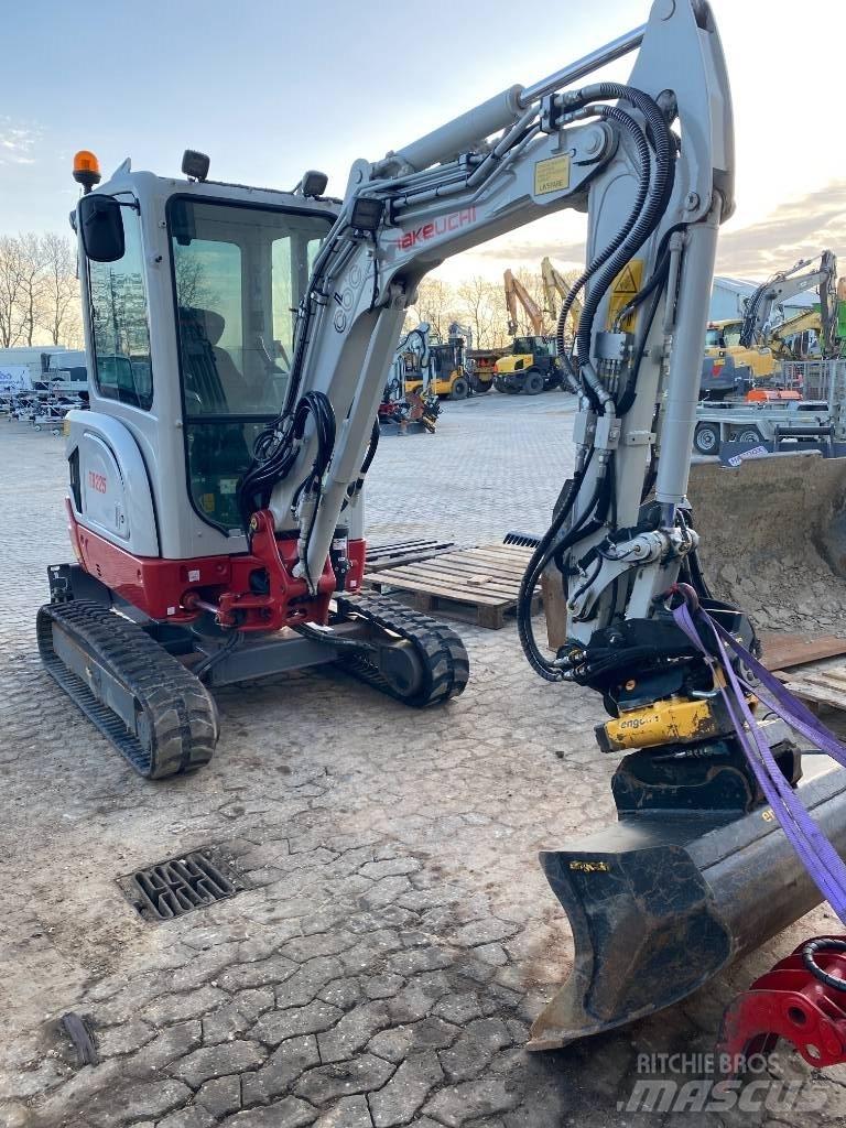 Takeuchi TB 225 小型挖掘机