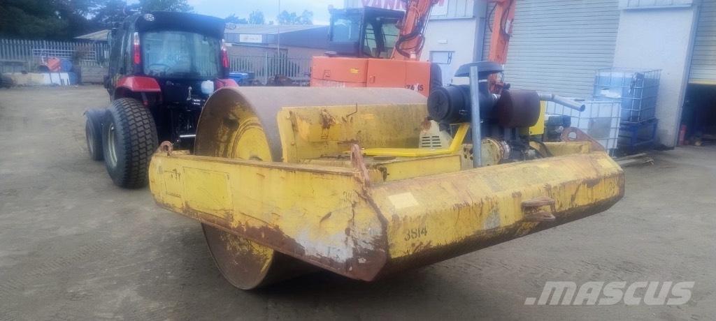 Bomag BW 6 拖式振动压路机
