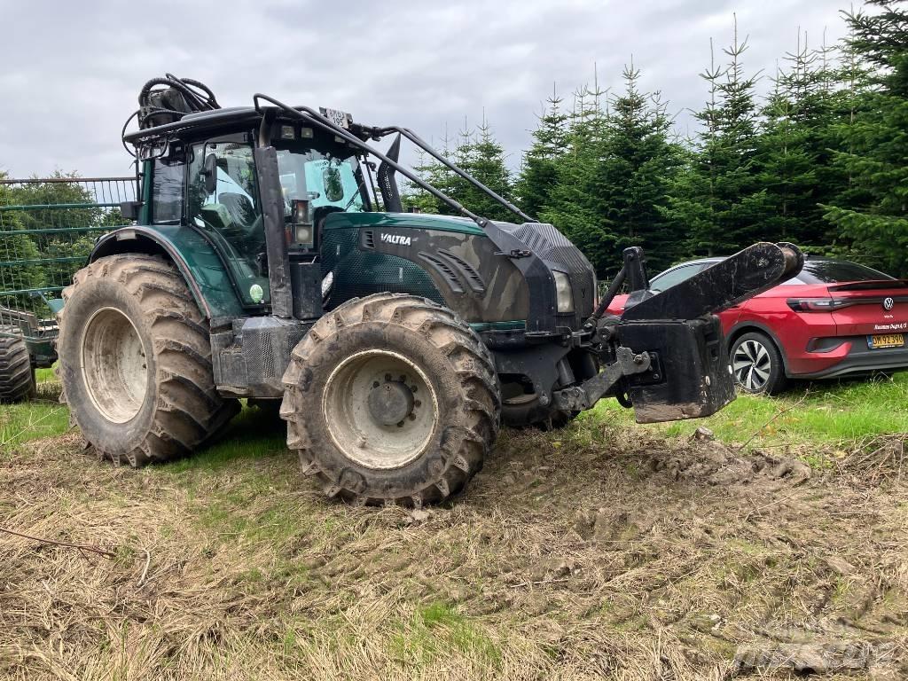 Valtra T 213 V 林业拖拉机