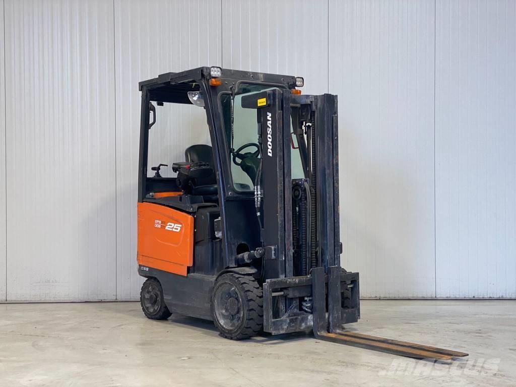 Doosan BC25S-7 电动叉车