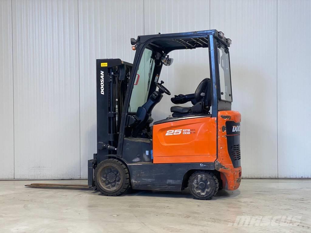 Doosan BC25S-7 电动叉车