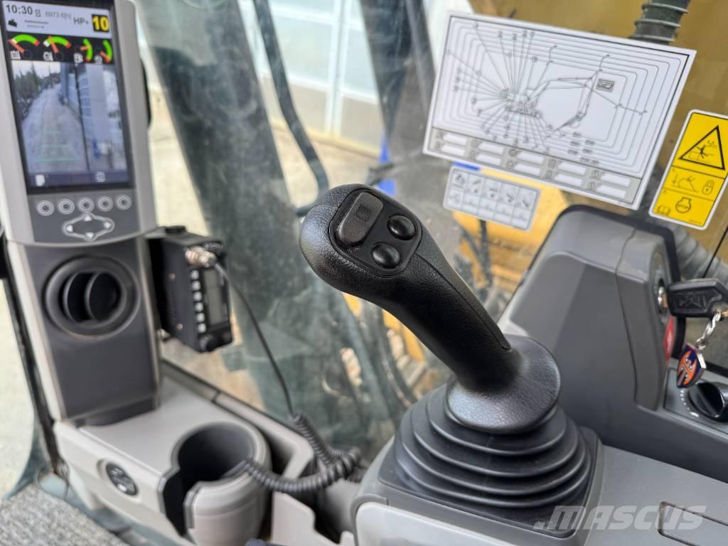 CAT 318 履带挖掘机