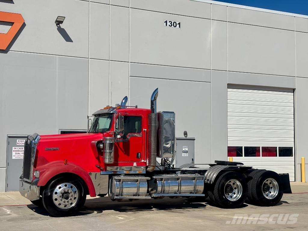 Kenworth W 900 牵引车