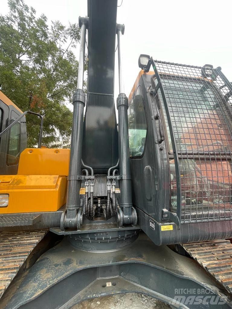Hyundai R210 履带挖掘机