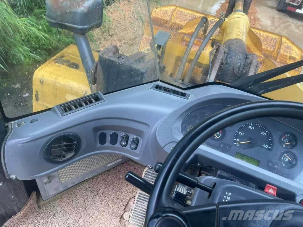 Komatsu WA 380-6 轮式装载机