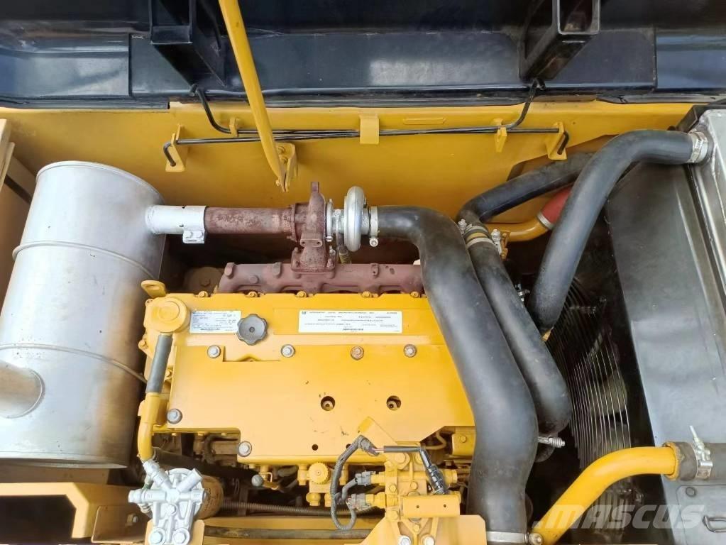 CAT 320 D 中型挖掘机