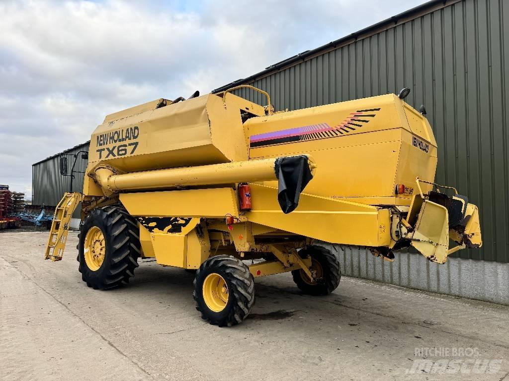 New Holland TX 67 联合收割机