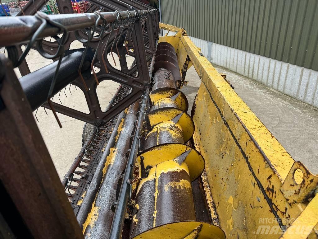 New Holland TX 67 联合收割机