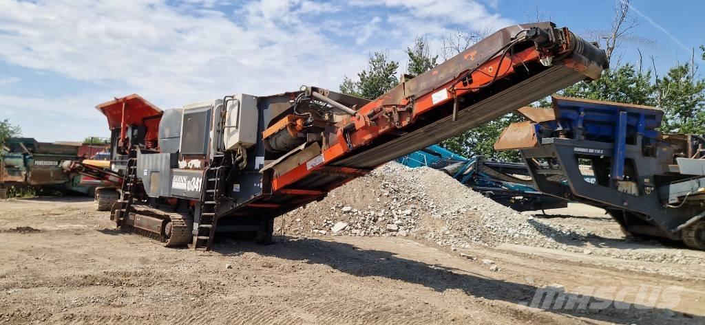 Sandvik QJ 341 移动式破碎机