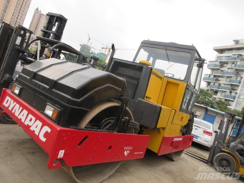 Dynapack CC421 其他路面施工机械
