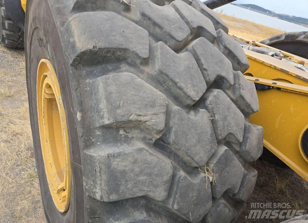 CAT 745 铰接式自卸车