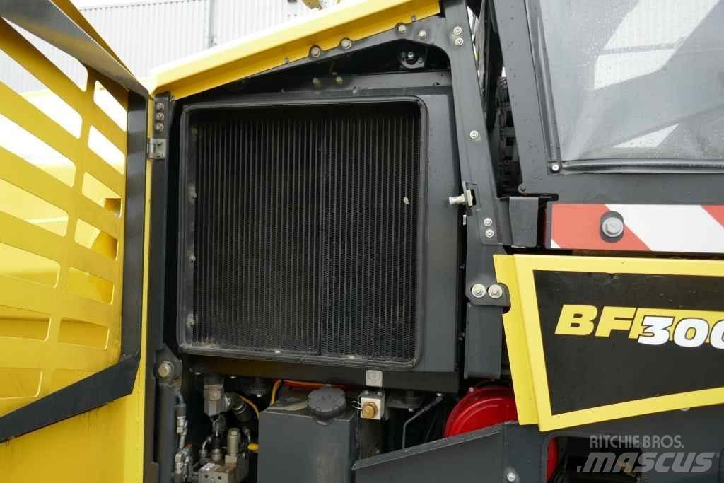 Bomag BF 300 C-2 小型沥青摊铺机