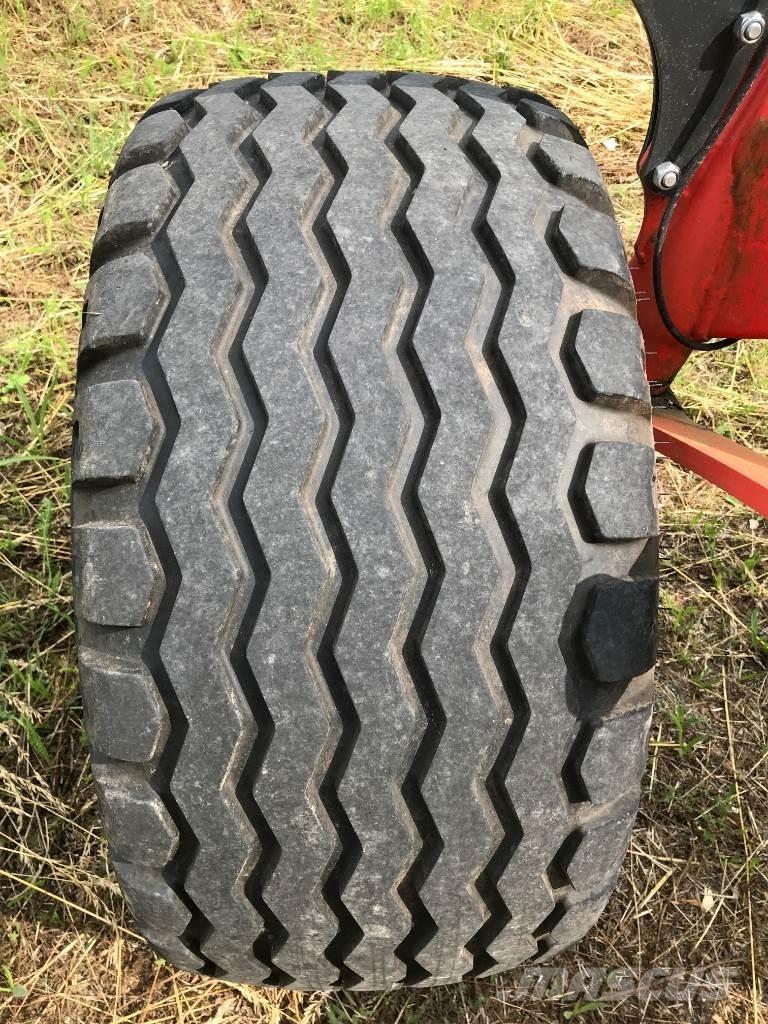 Kuhn GA 8830 料堆整形机