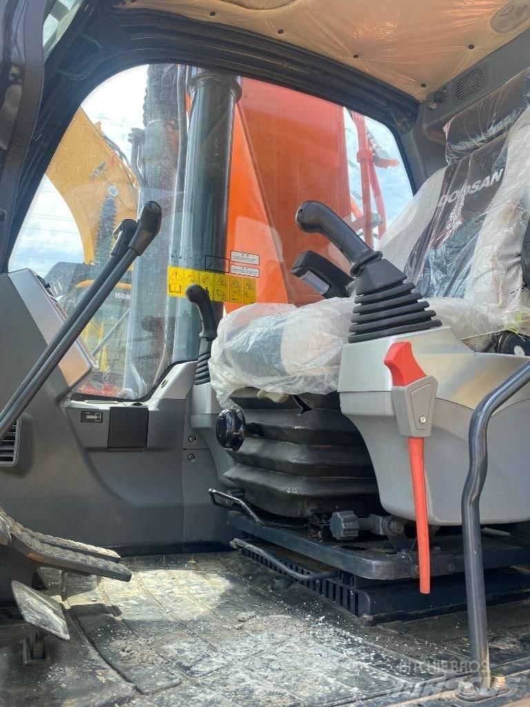 Doosan DX 300 LC 履带挖掘机