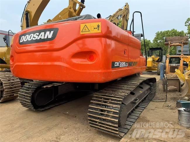 Doosan DX 225 LC 履带挖掘机