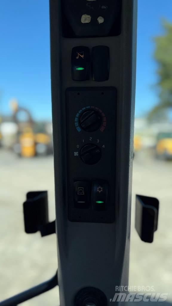 Volvo BL 71 反铲装载机