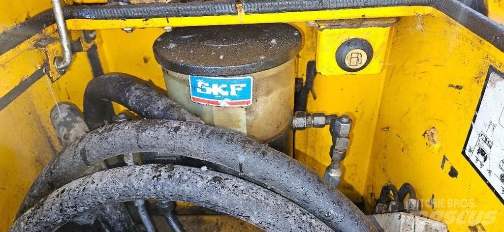 JCB JS145 W 轮式挖掘机