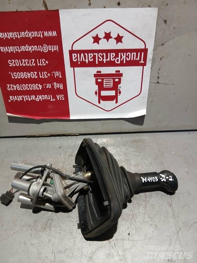 MAN TGA     81326056111 驾驶室与内部
