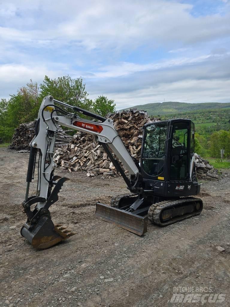 Bobcat E 32 小型挖掘机