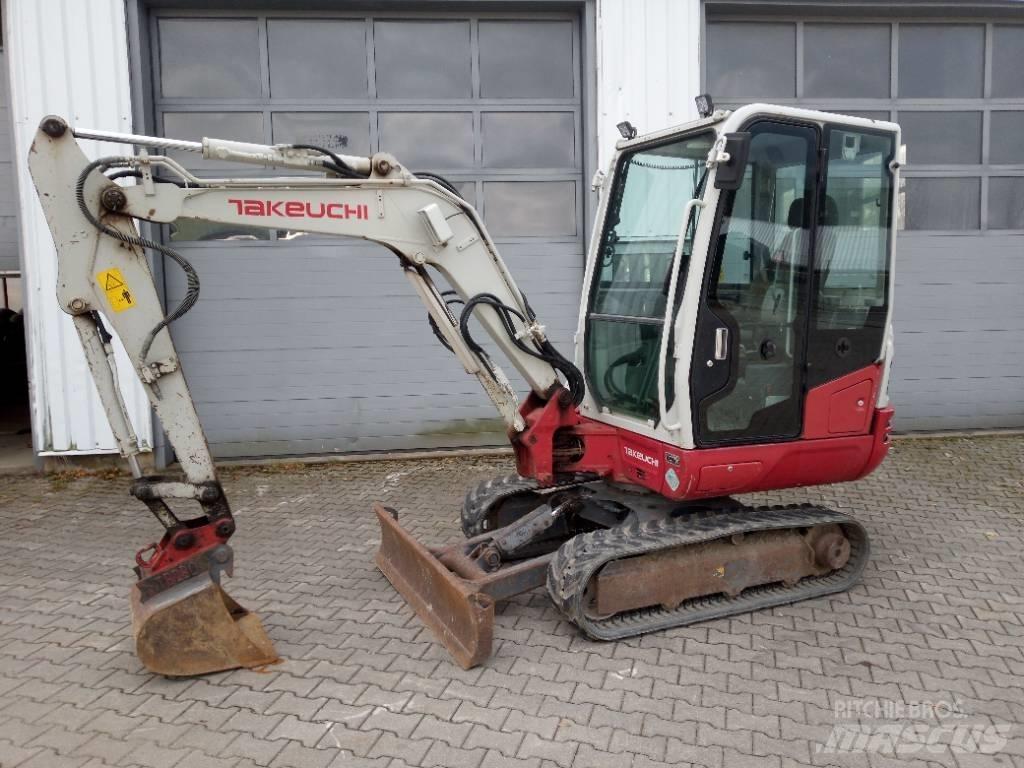Takeuchi TB 230 小型挖掘机