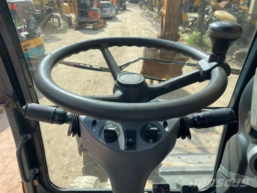 Hyundai R210W-9 轮式挖掘机