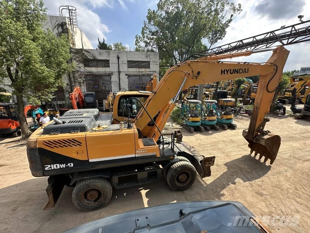 Hyundai R210W-9 轮式挖掘机