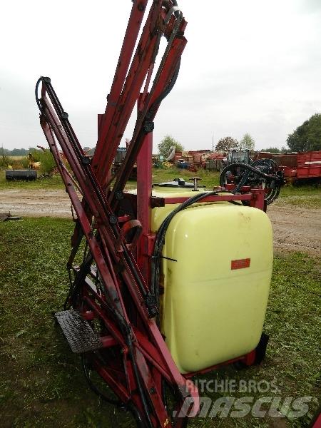 Hardi 800 牵引式喷雾机