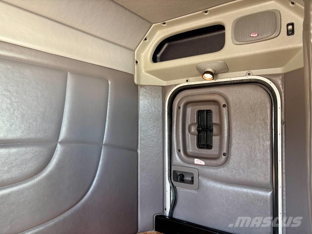 Peterbilt 388 牵引车