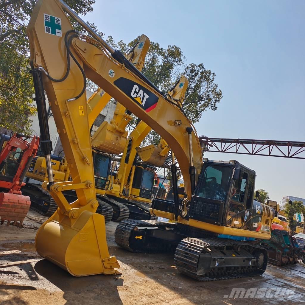 CAT 320 D2 履带挖掘机