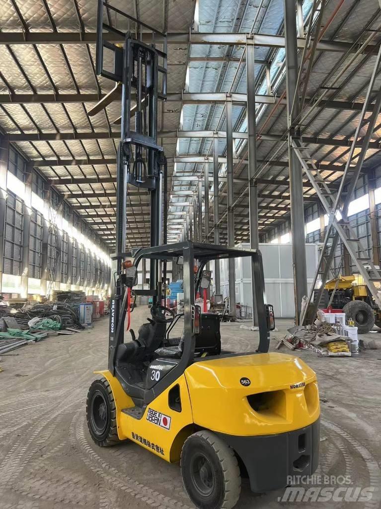 Komatsu FD 30 T-17 柴油叉车