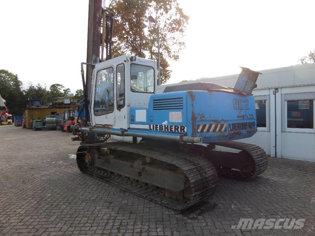 Liebherr R 902 钻机车