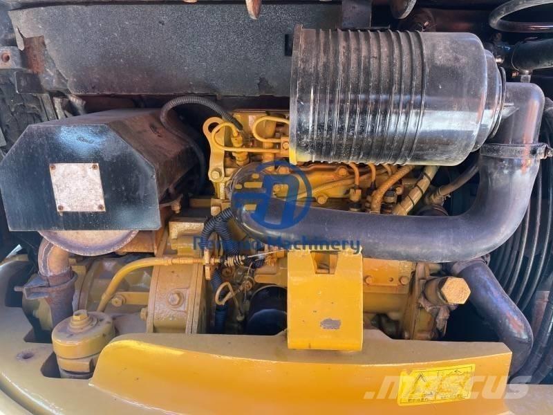 CAT 303 CR 小型挖掘机