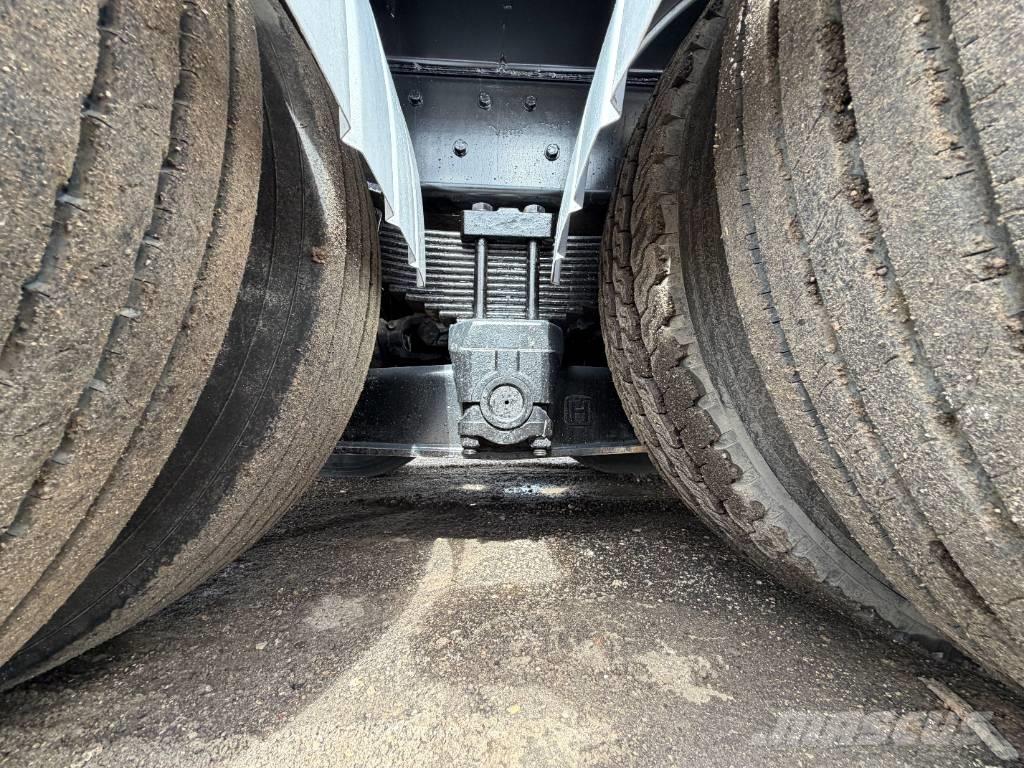 Freightliner 114 SD 组合/真空油槽车