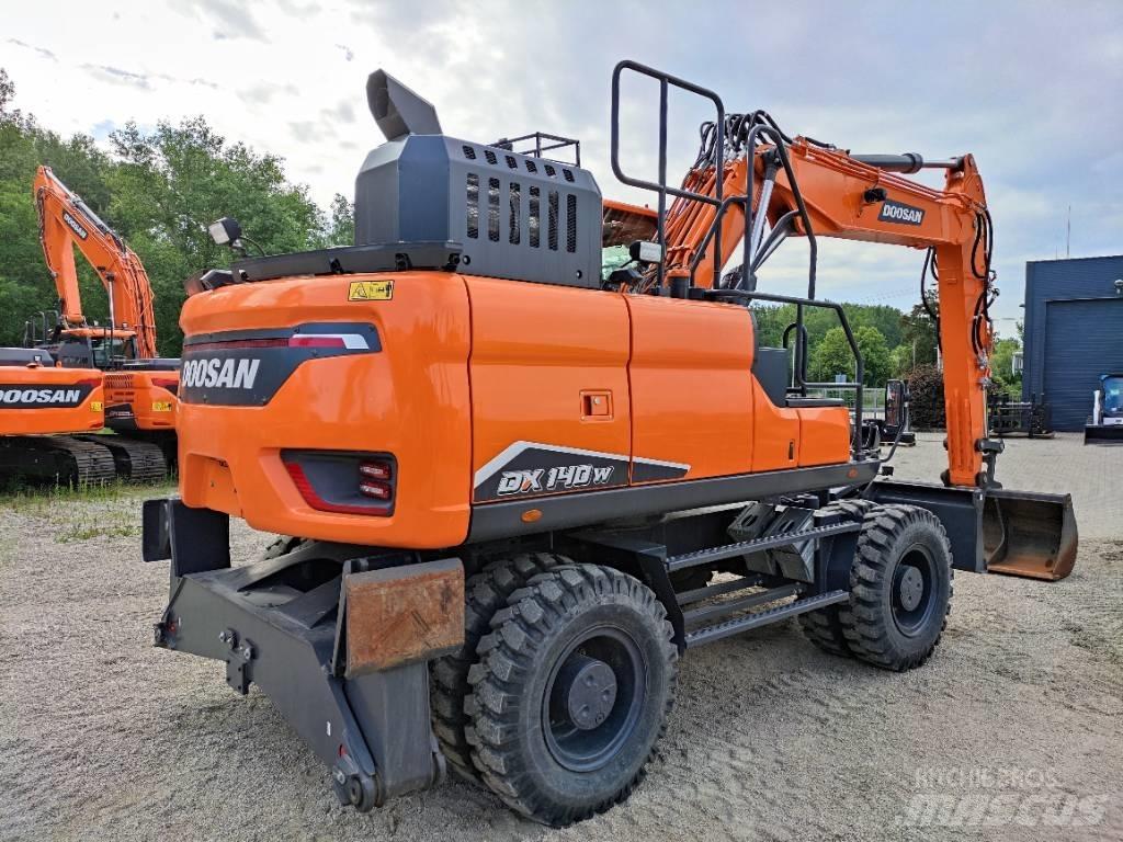 Doosan DX140W-7 轮式挖掘机