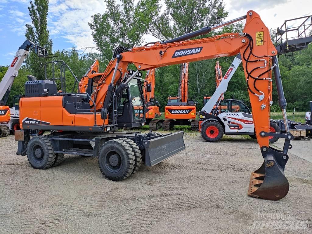 Doosan DX140W-7 轮式挖掘机