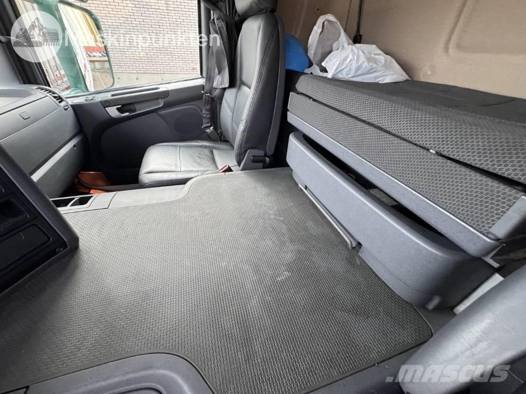 Scania P 320 厢式货车