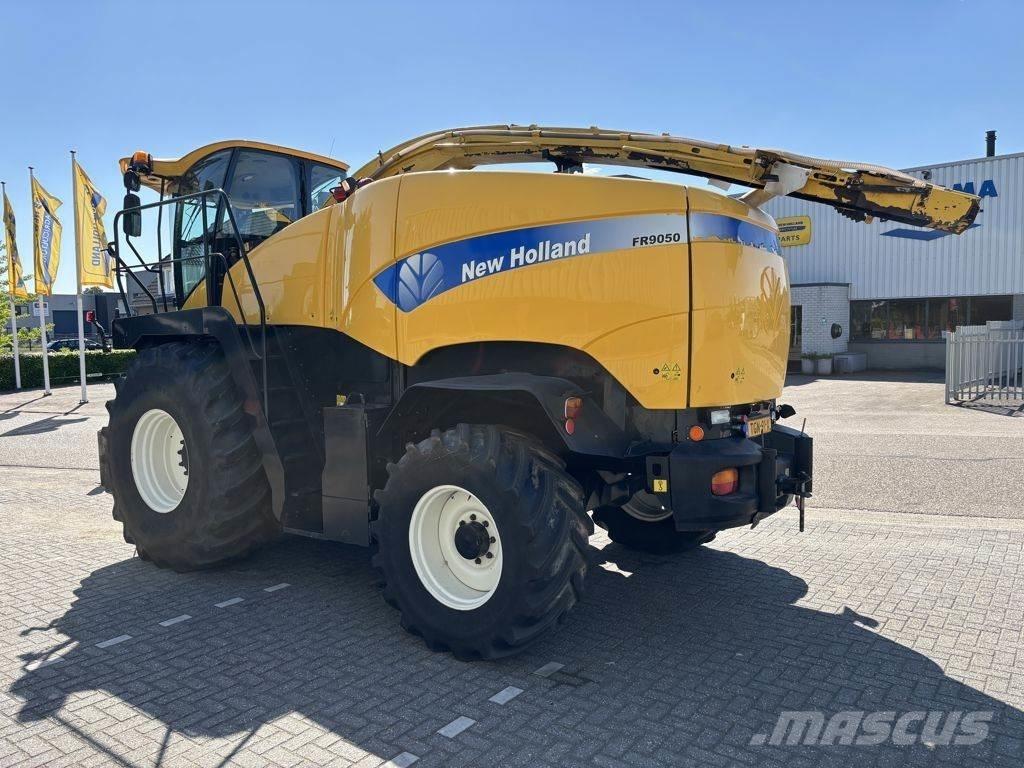 New Holland FR9050 自走式青贮饲料收割机